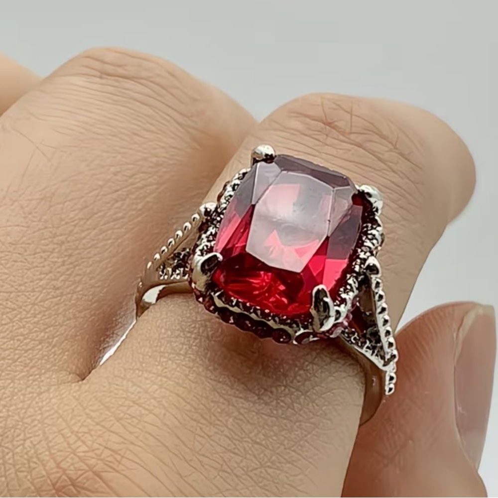 Red Gemstone Ring - Picture 5 of 5